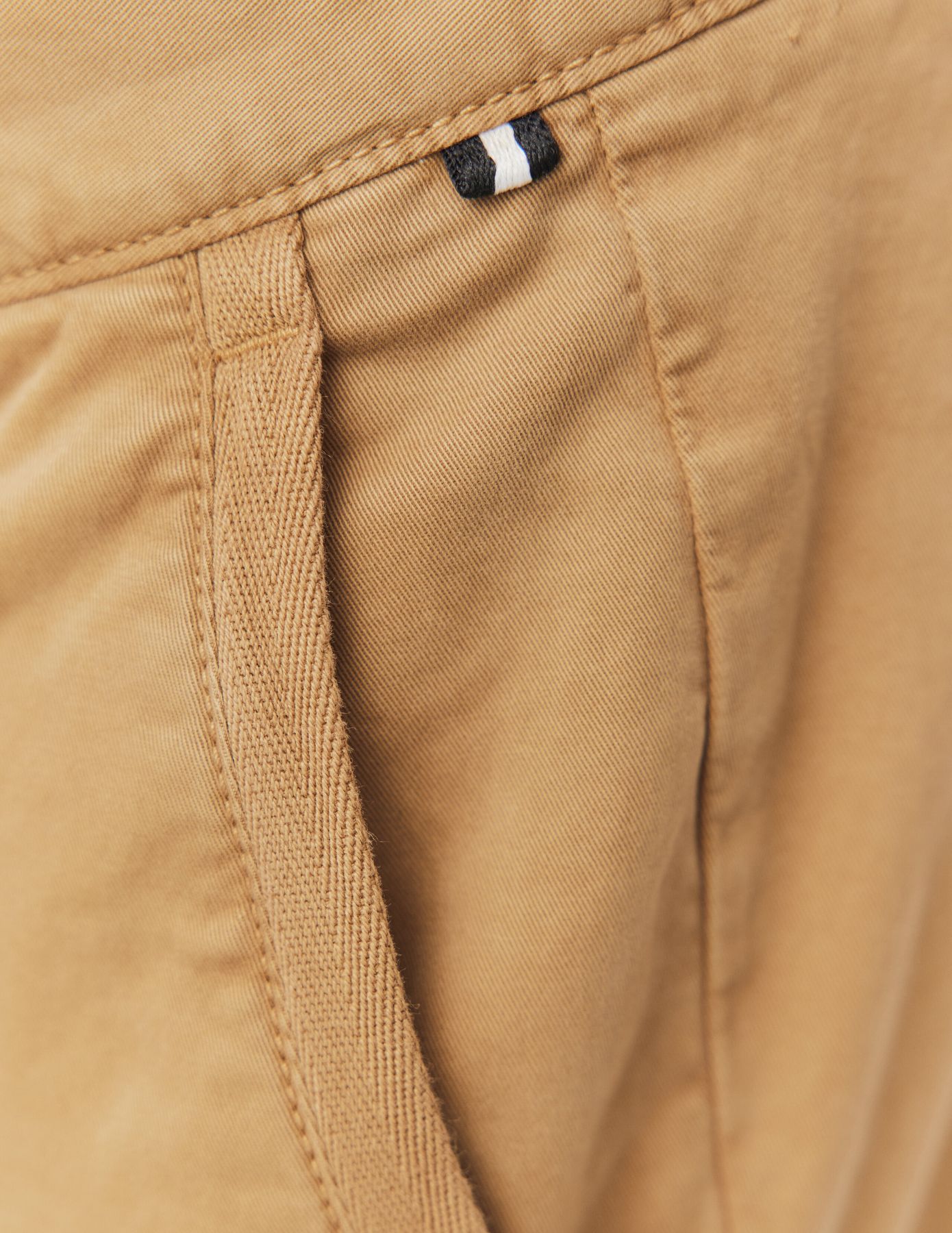 Pantalon chino ajusté