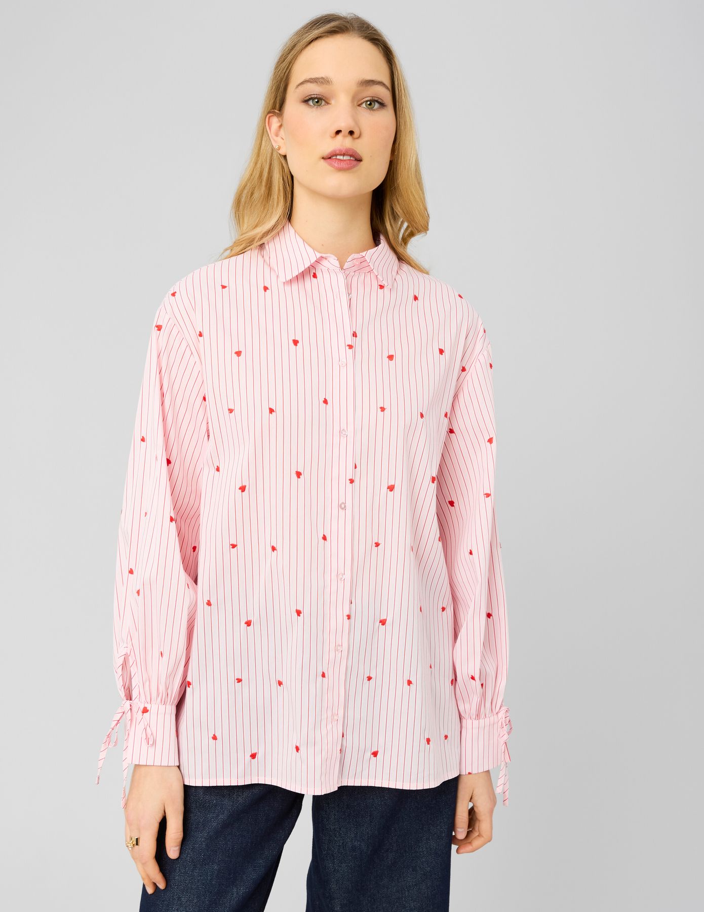 Chemise ray&eacute;e &agrave; motif c&oelig;ur