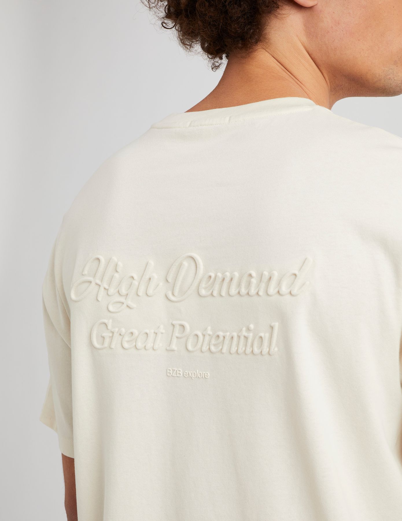 T-shirt embossé devant dos