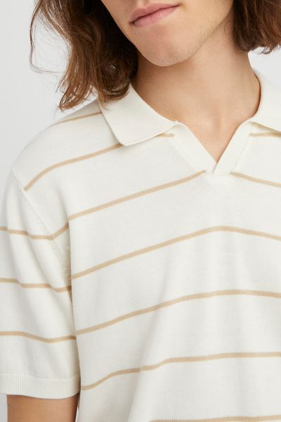 Polo ray&eacute;
