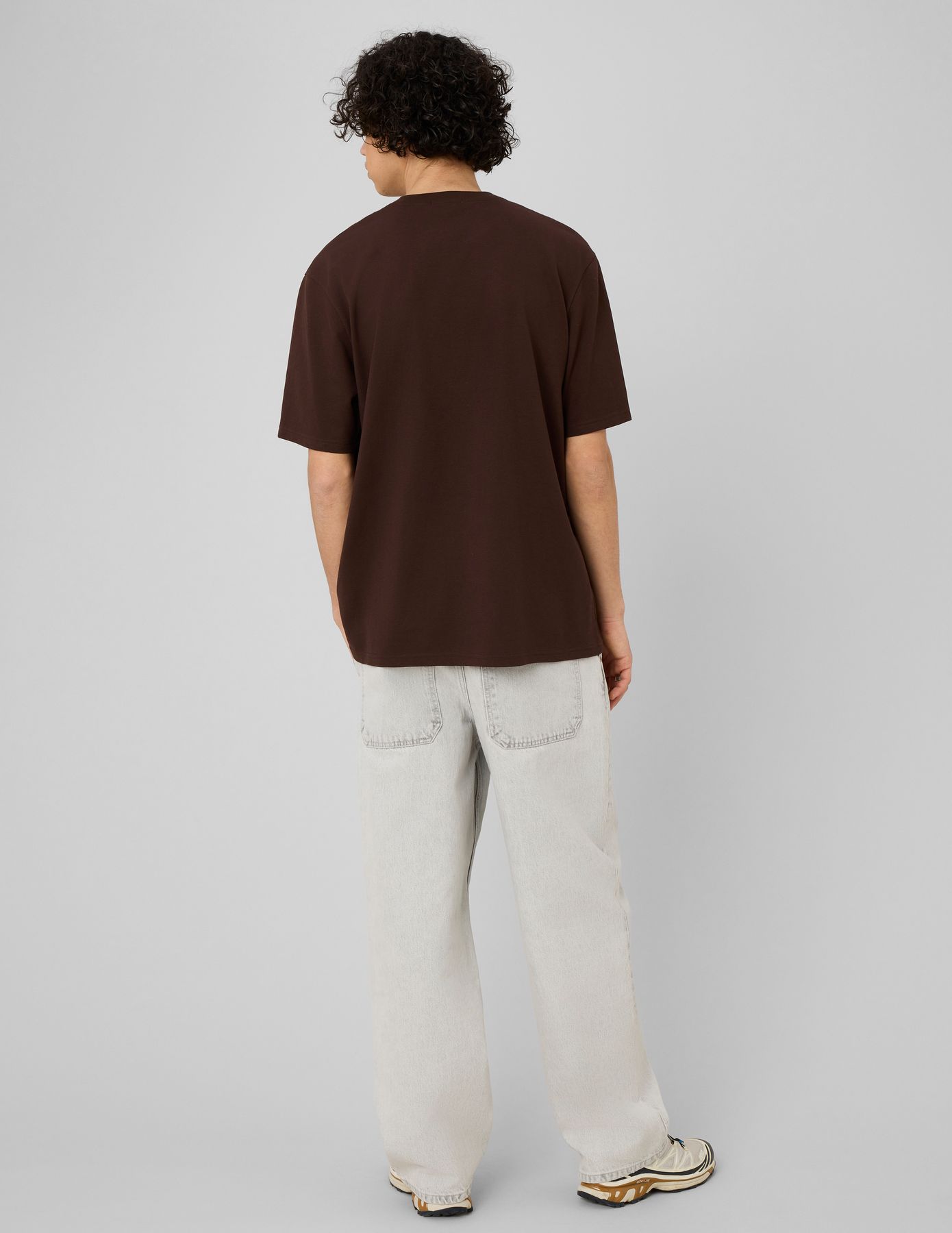 T-shirt broderie poitrine