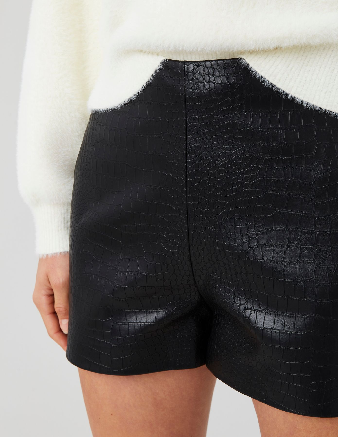 Short en tissu enduit