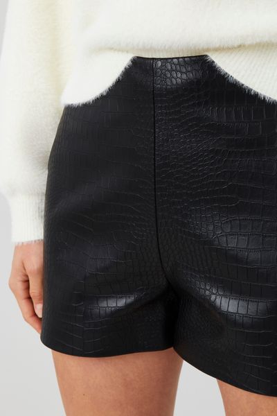 Short en tissu enduit