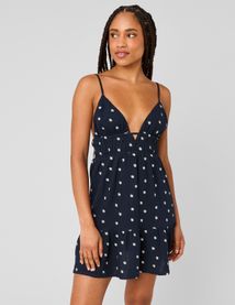 Robe courte &agrave; broderies