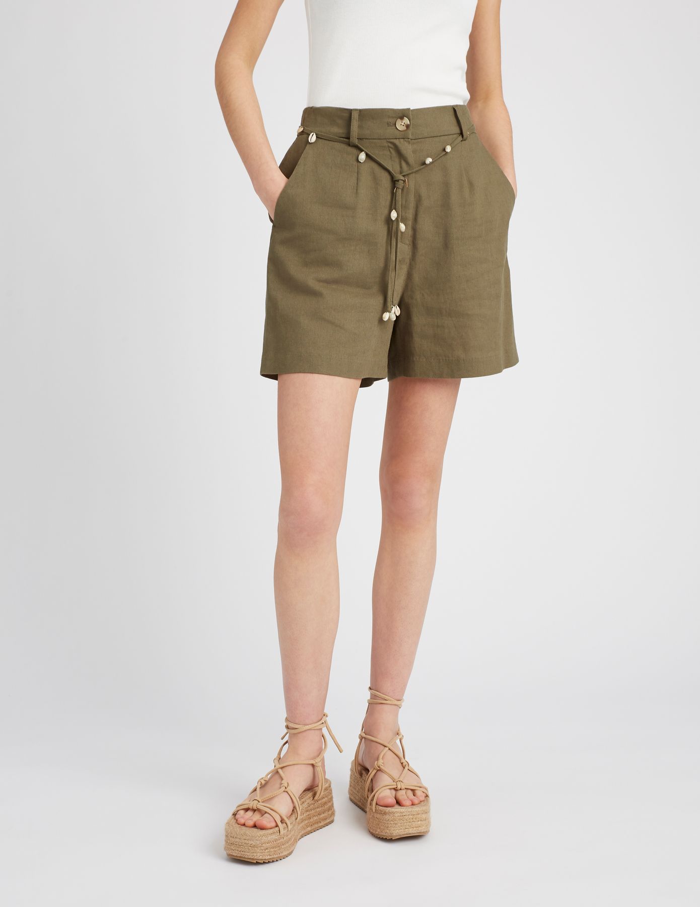 Short en lin avec ceinture