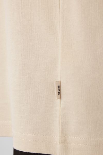 T-shirt broderie poitrine