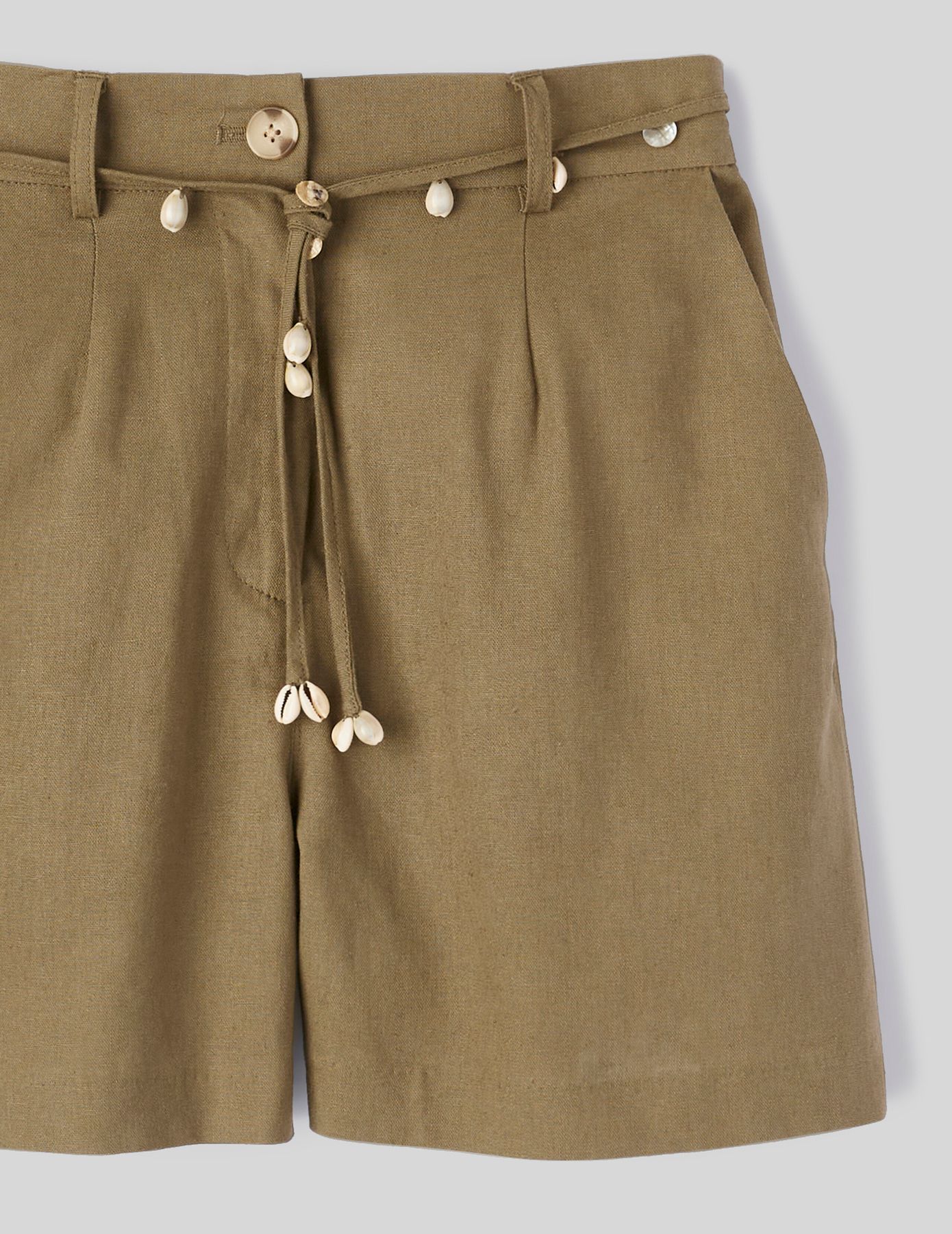 Short en lin avec ceinture