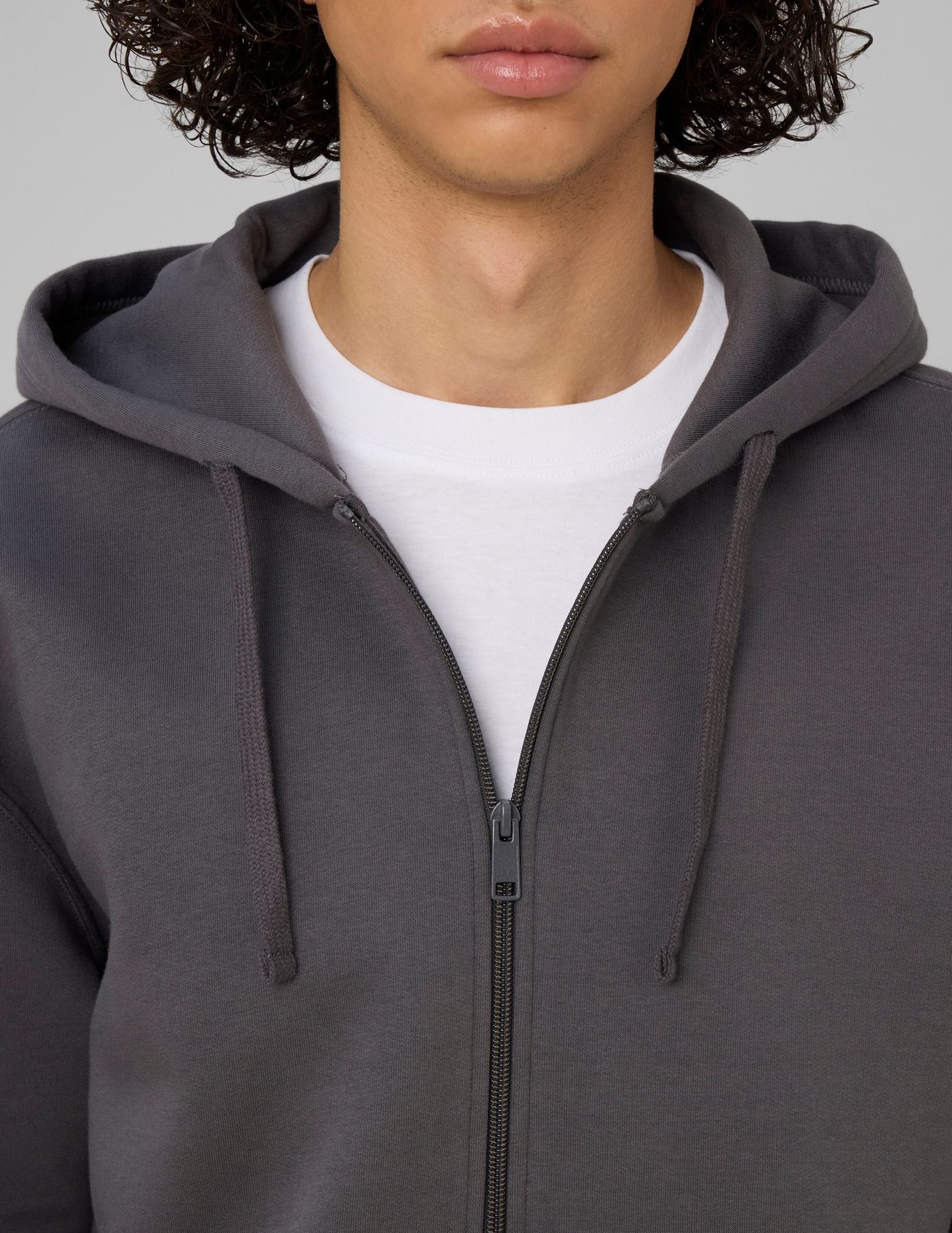 Sweat zipp&eacute; &agrave; capuche