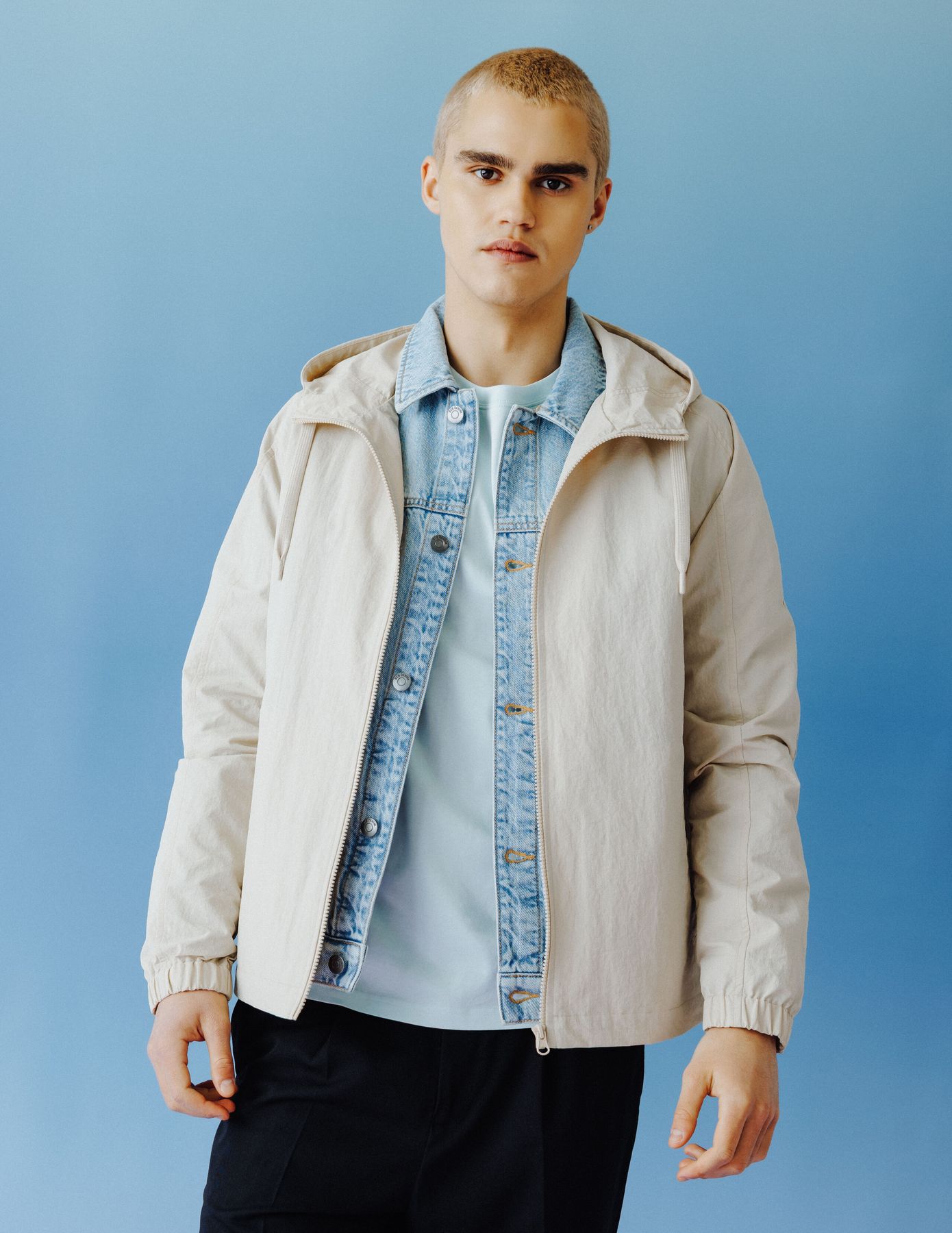 Blouson coup vent &agrave; capuche