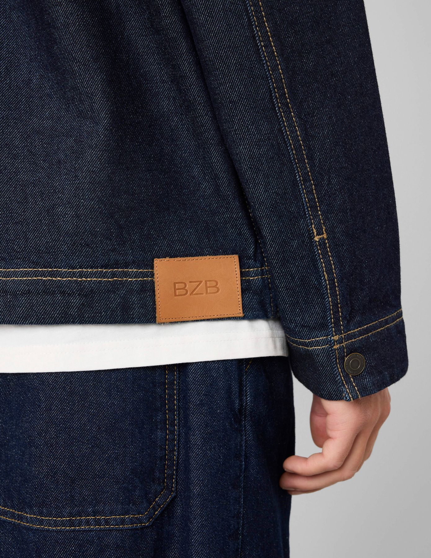 Veste en denim zipp&eacute;e