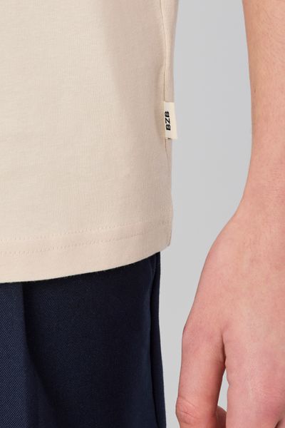 T-shirt broderie poitrine