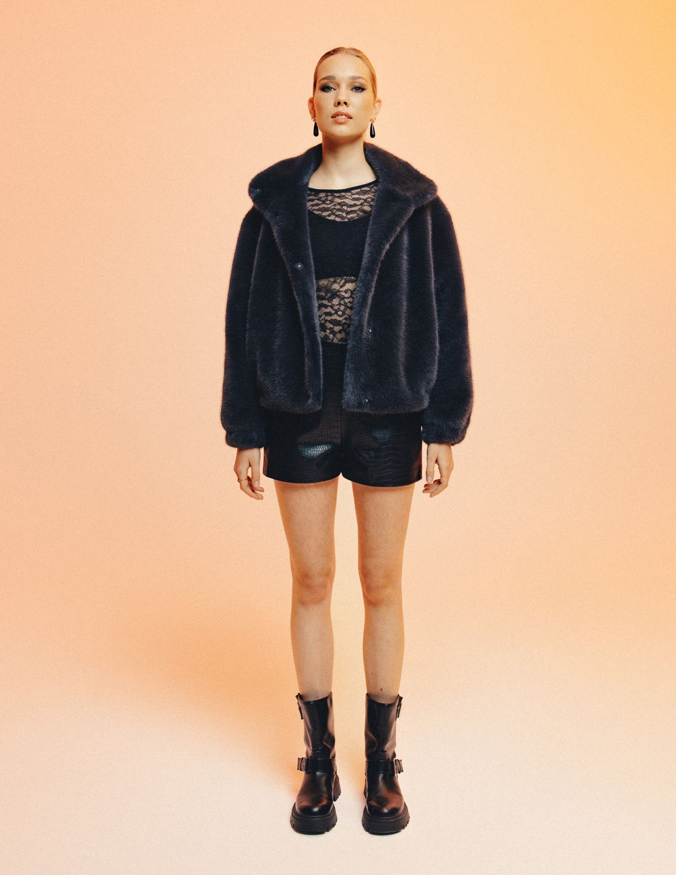 Blouson matière duveteuse col montant