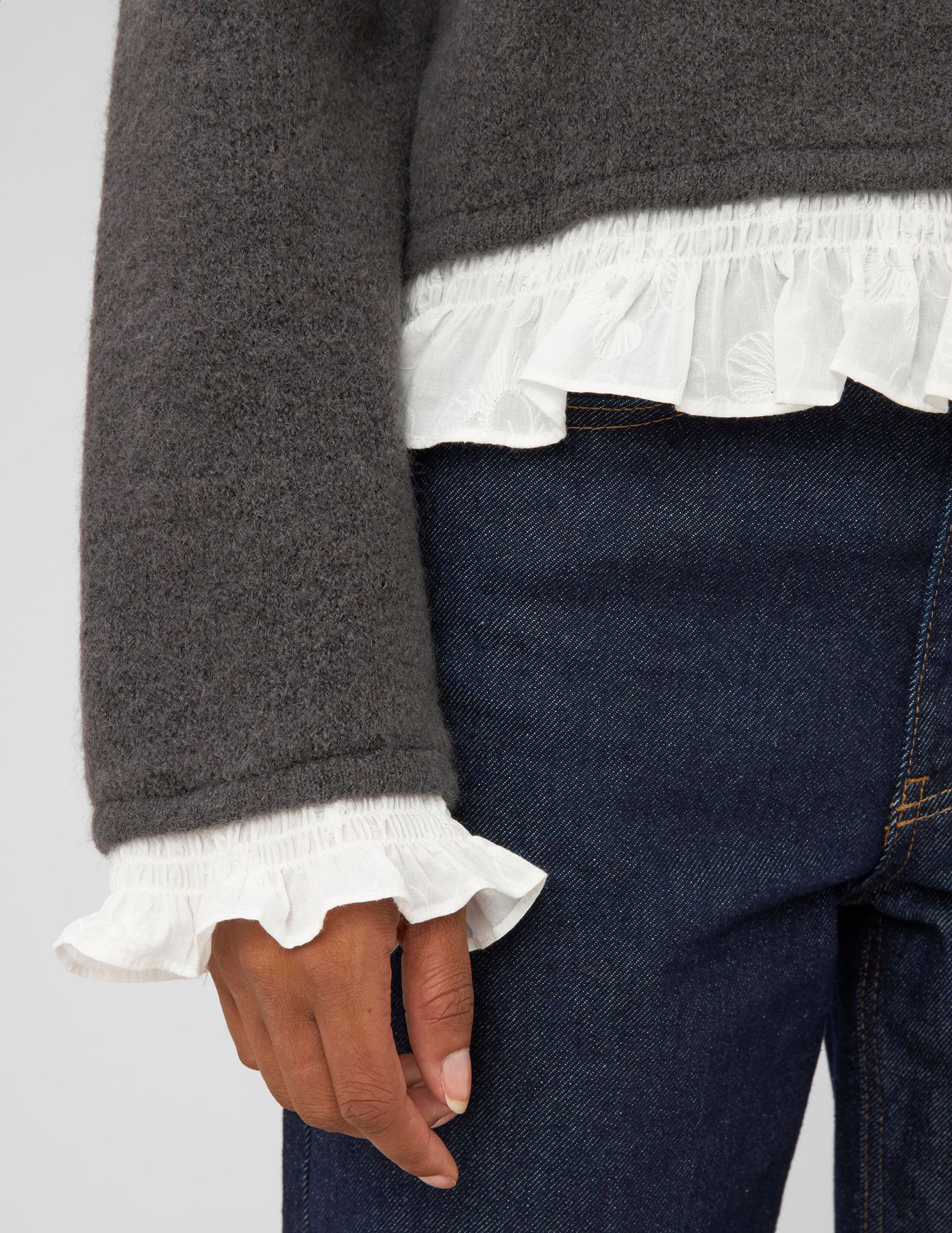 Gilet boutonn&eacute; &agrave; volants