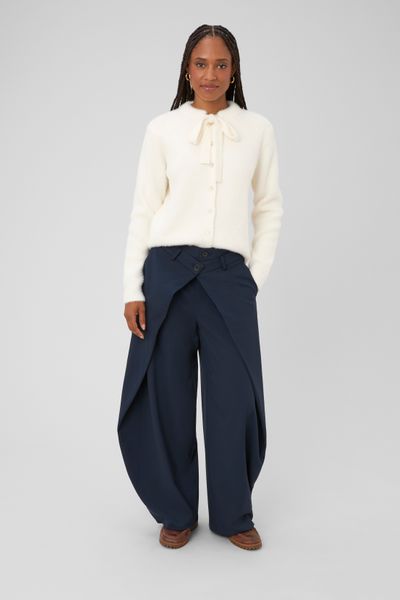 Pantalon large &agrave; plis et double bouton