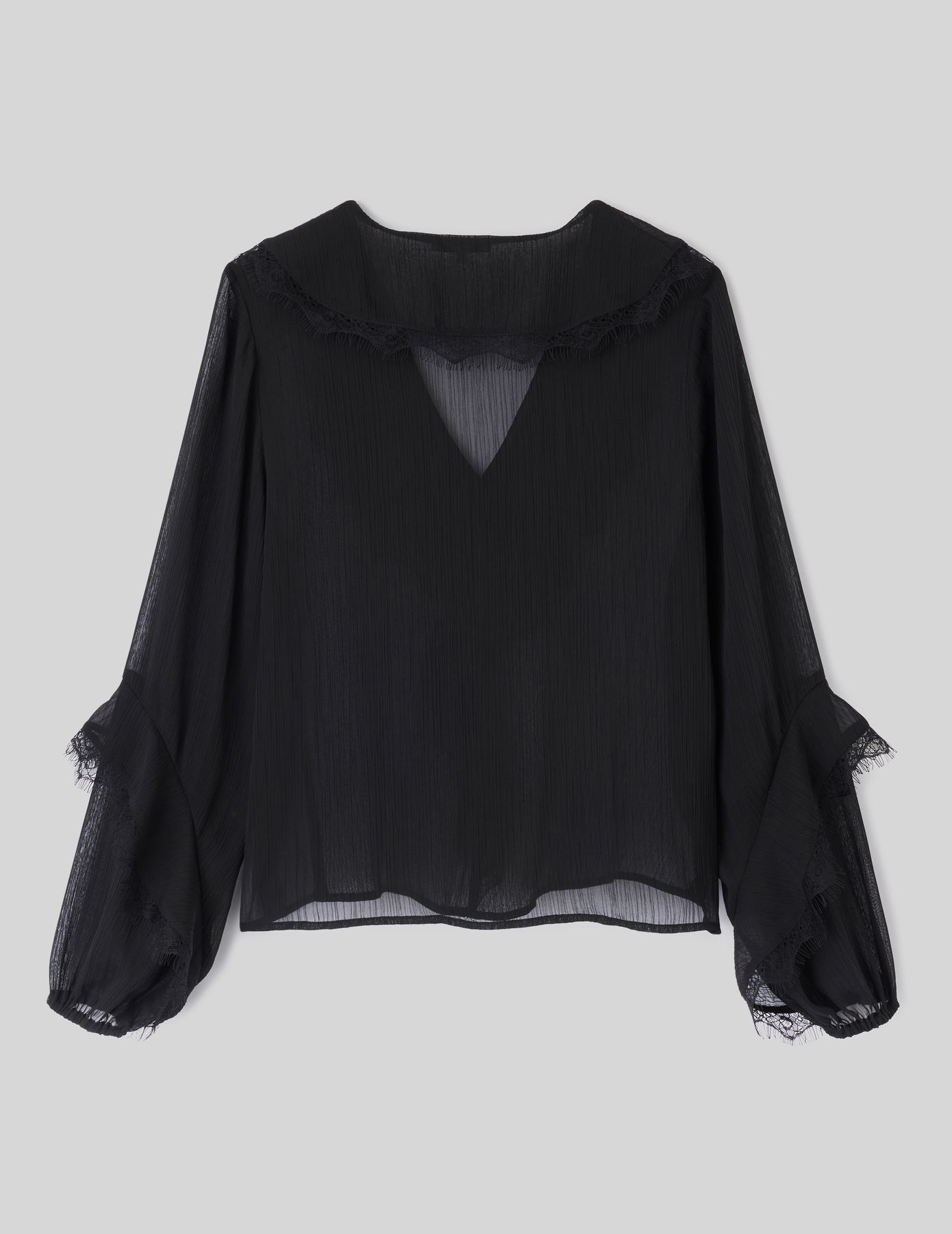 Blouse &agrave; volants et dentelle