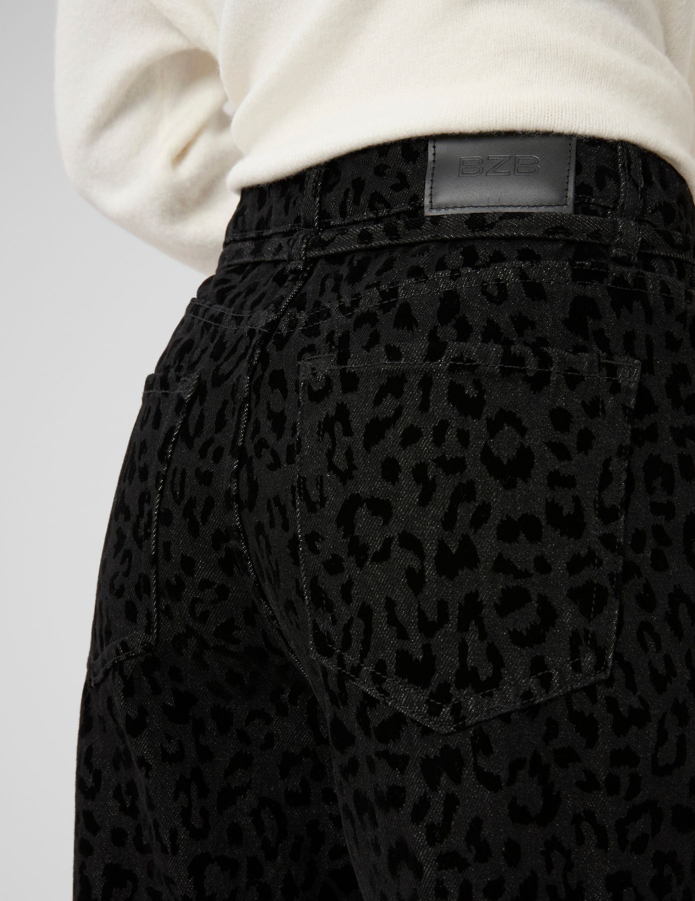 Pantalon imprim&eacute; coupe droite