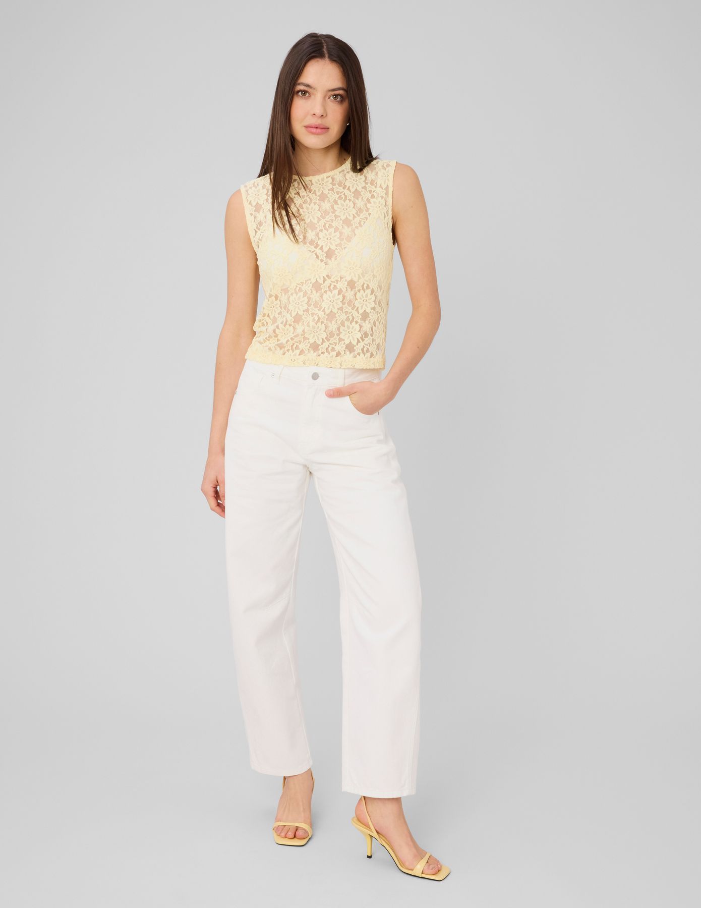 Top sans manche en dentelle