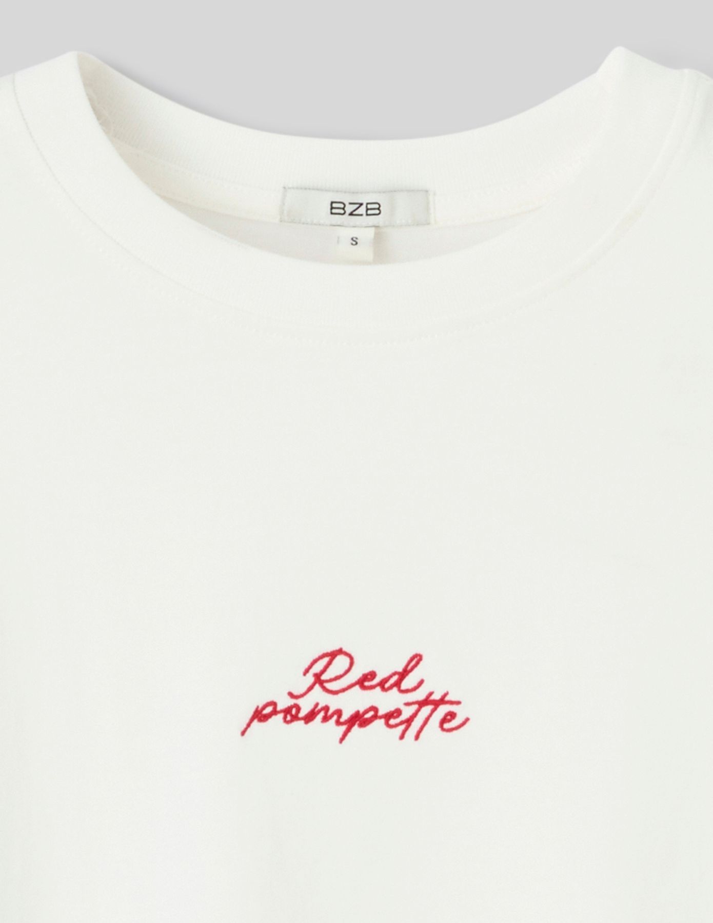T-shirt broderie poitrine