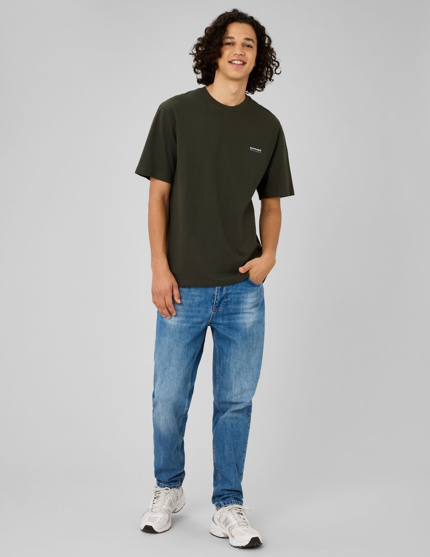 T-shirt imprim&eacute; et brod&eacute;