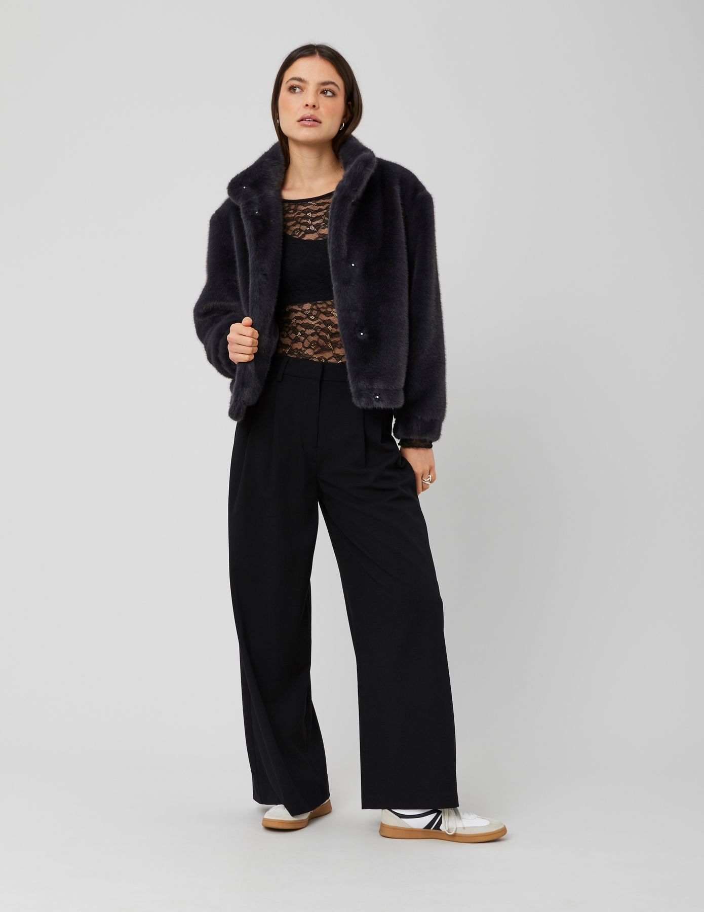 Blouson matière duveteuse col montant