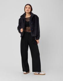 Blouson matière duveteuse col montant