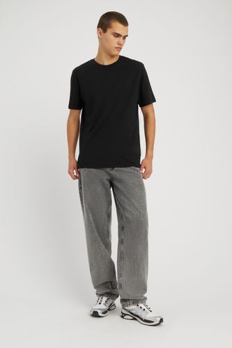 Jean loose