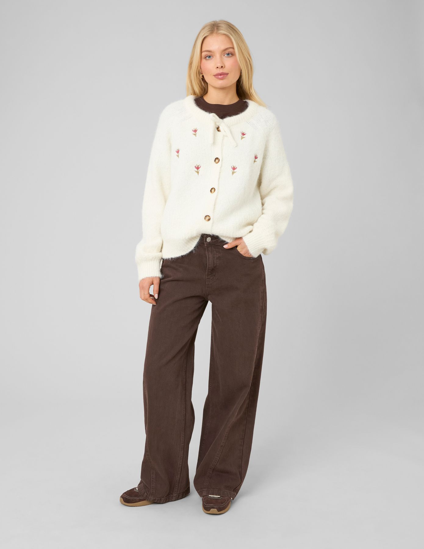 Gilet brod&eacute; &agrave; boutons
