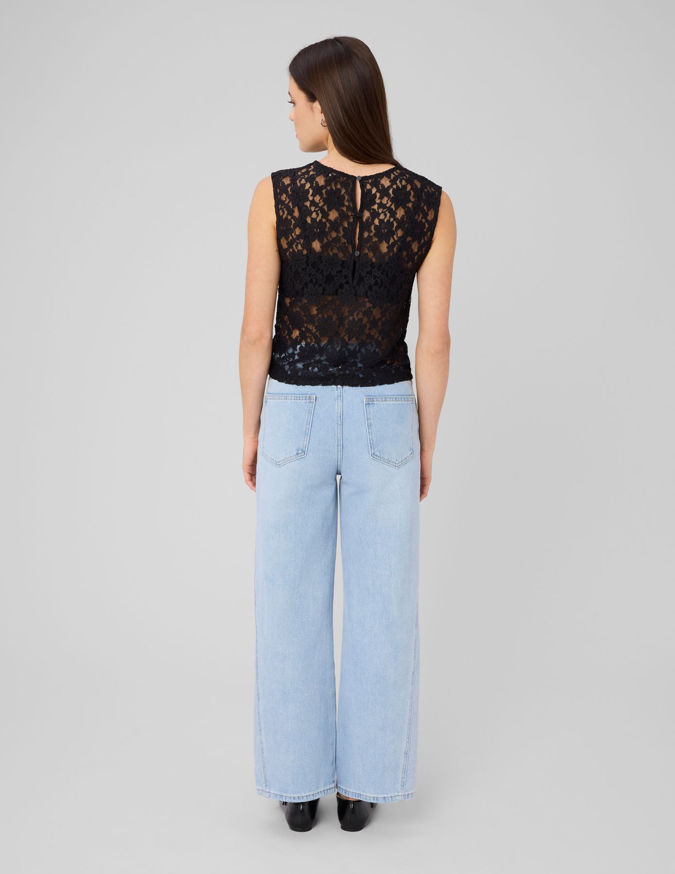 Top sans manche en dentelle