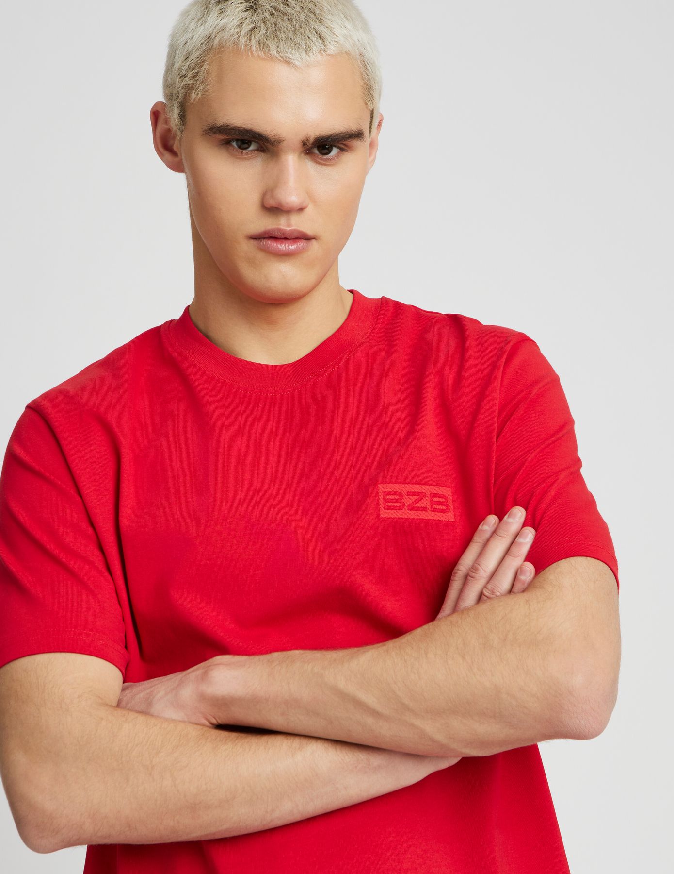 T-shirt broderie poitrine