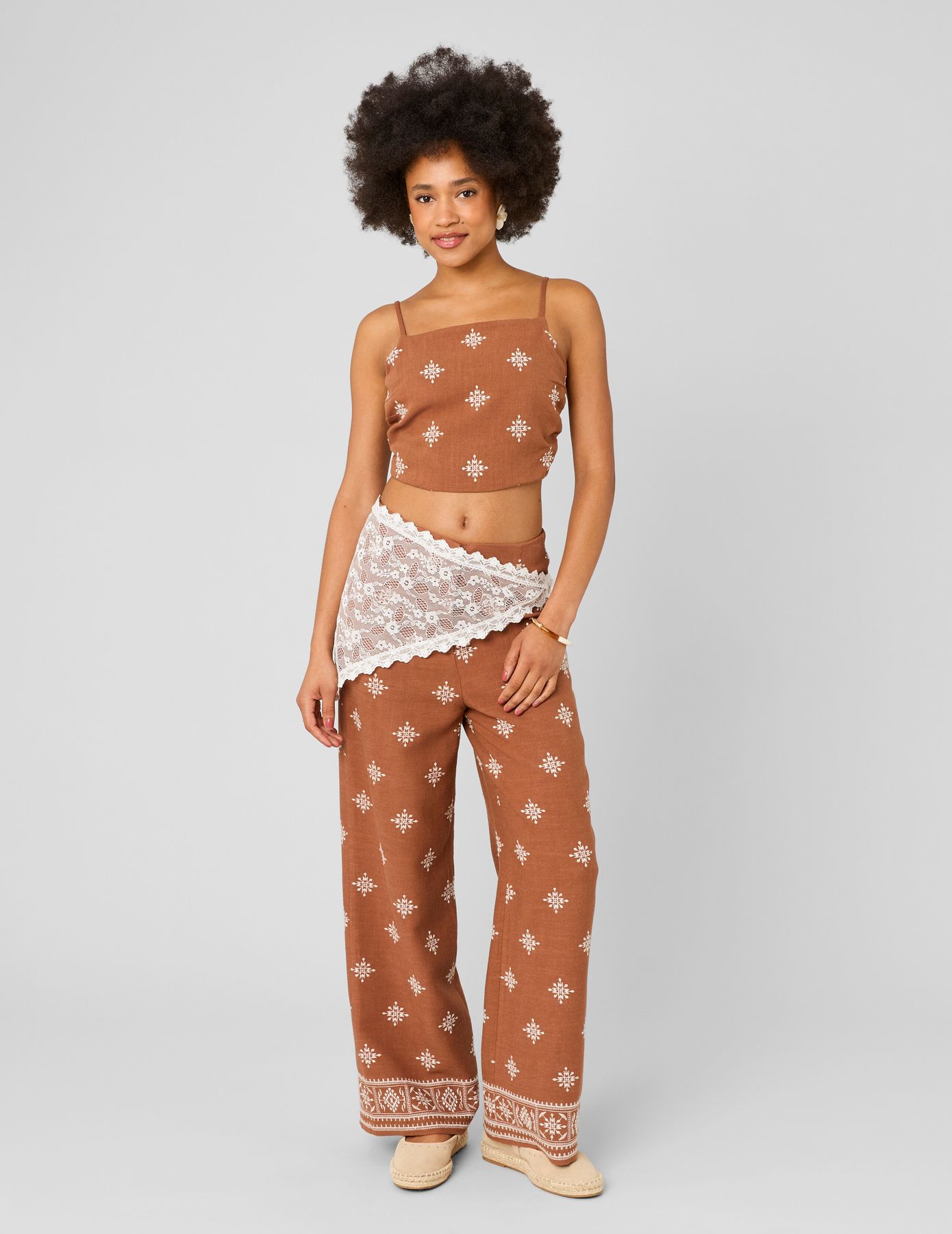 Pantalon brod&eacute;