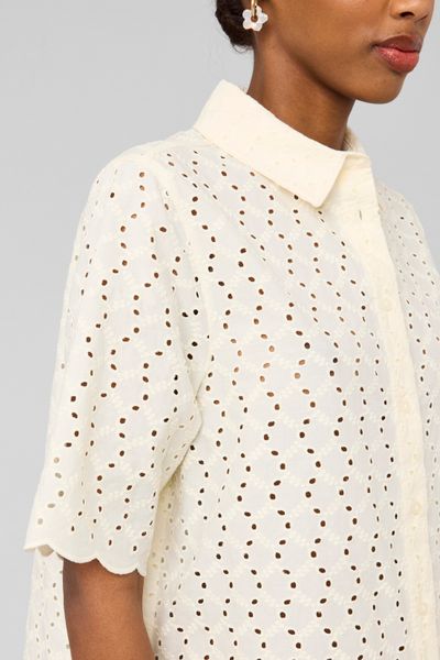 Chemisette en broderie anglaise