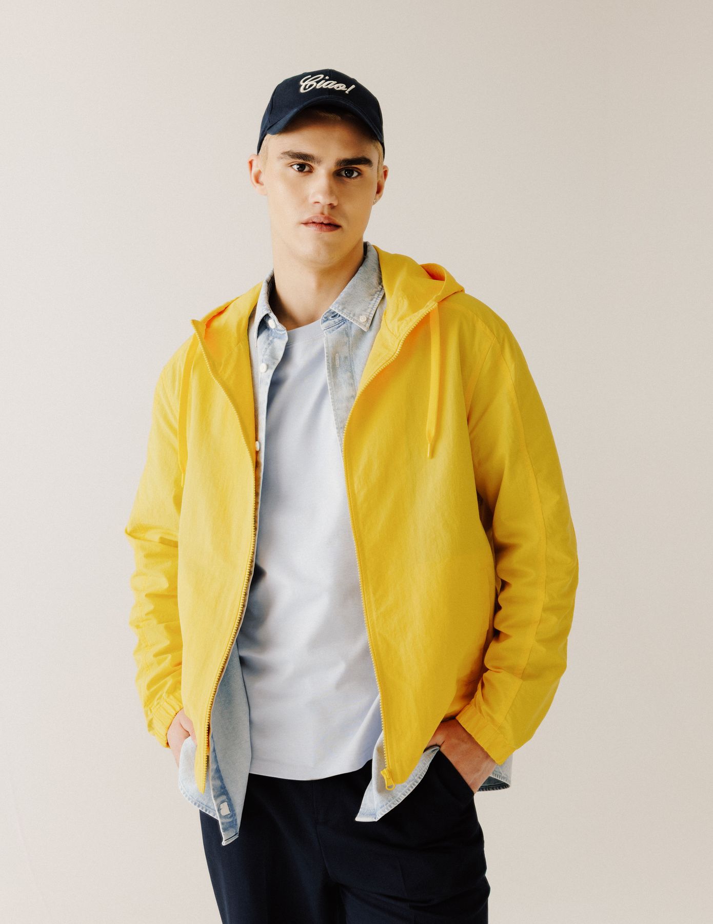 Blouson coup vent &agrave; capuche