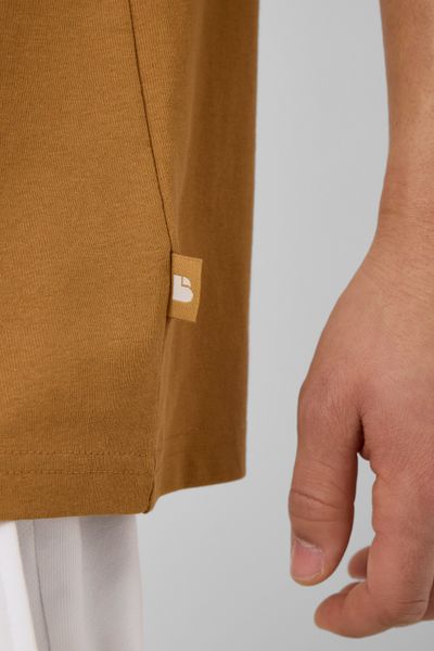 T-shirt broderie poitrine