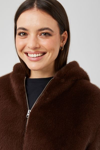 Blouson matière duveteuse col capuche