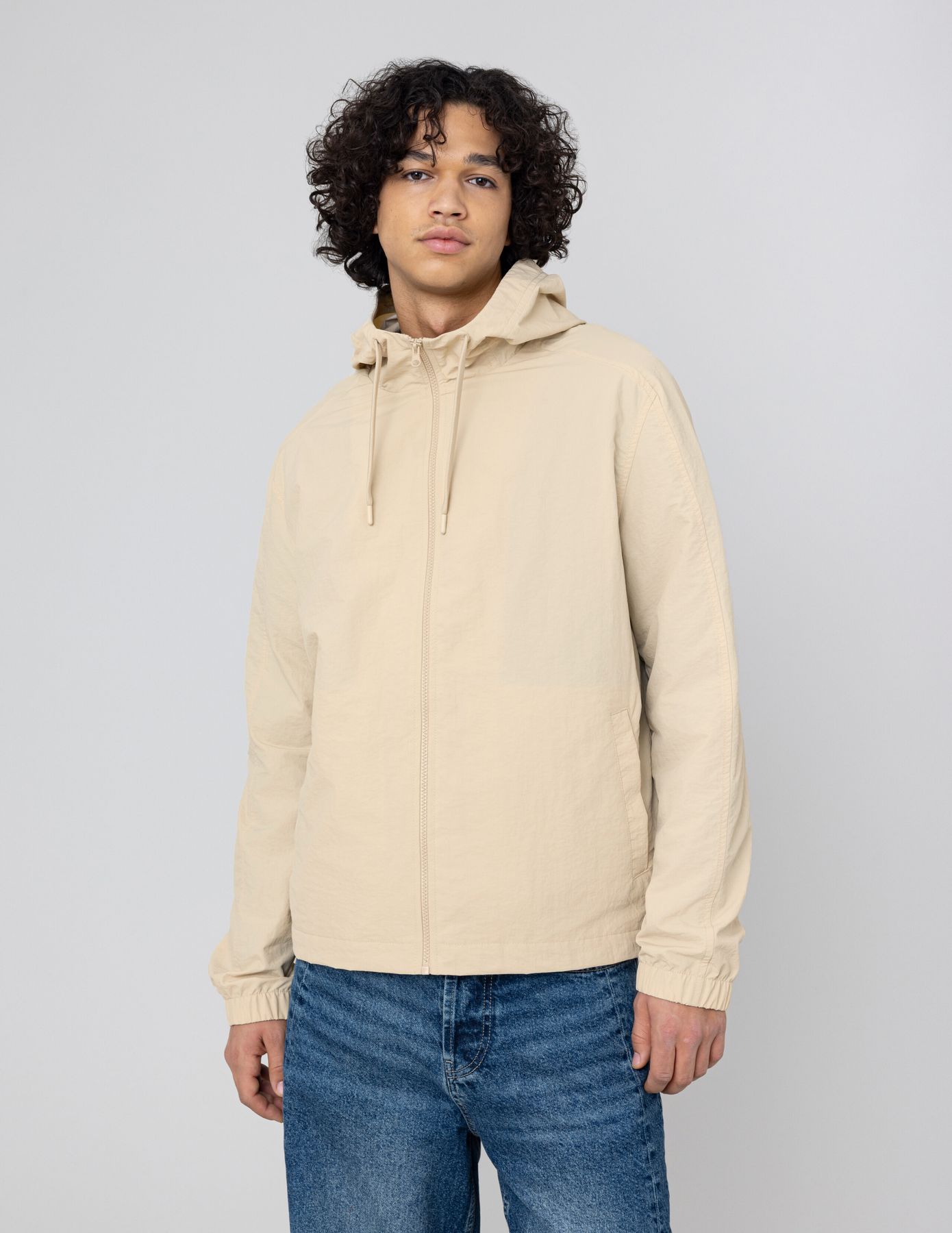 Blouson coup vent à capuche