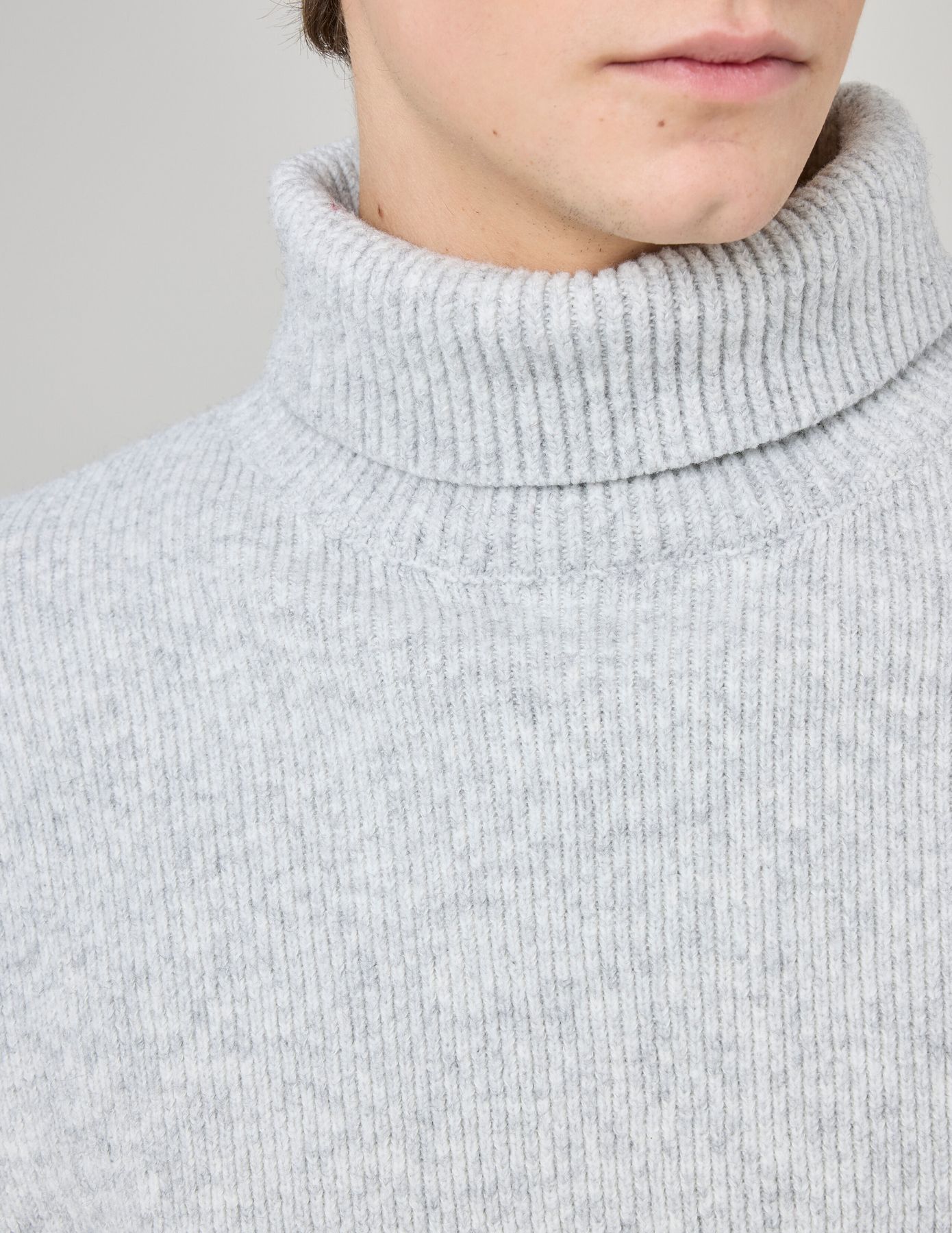 Pull col roulé