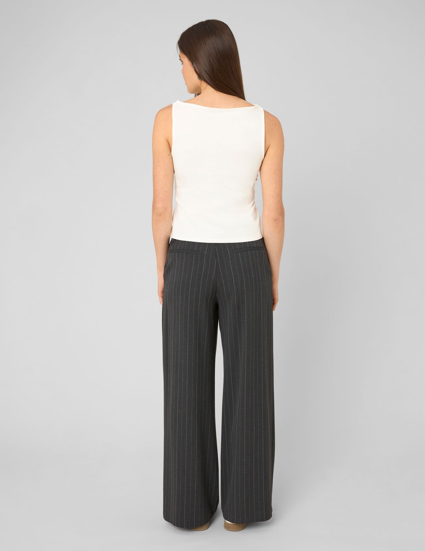 Pantalon en flanelle ceintur&eacute; &agrave; rayures