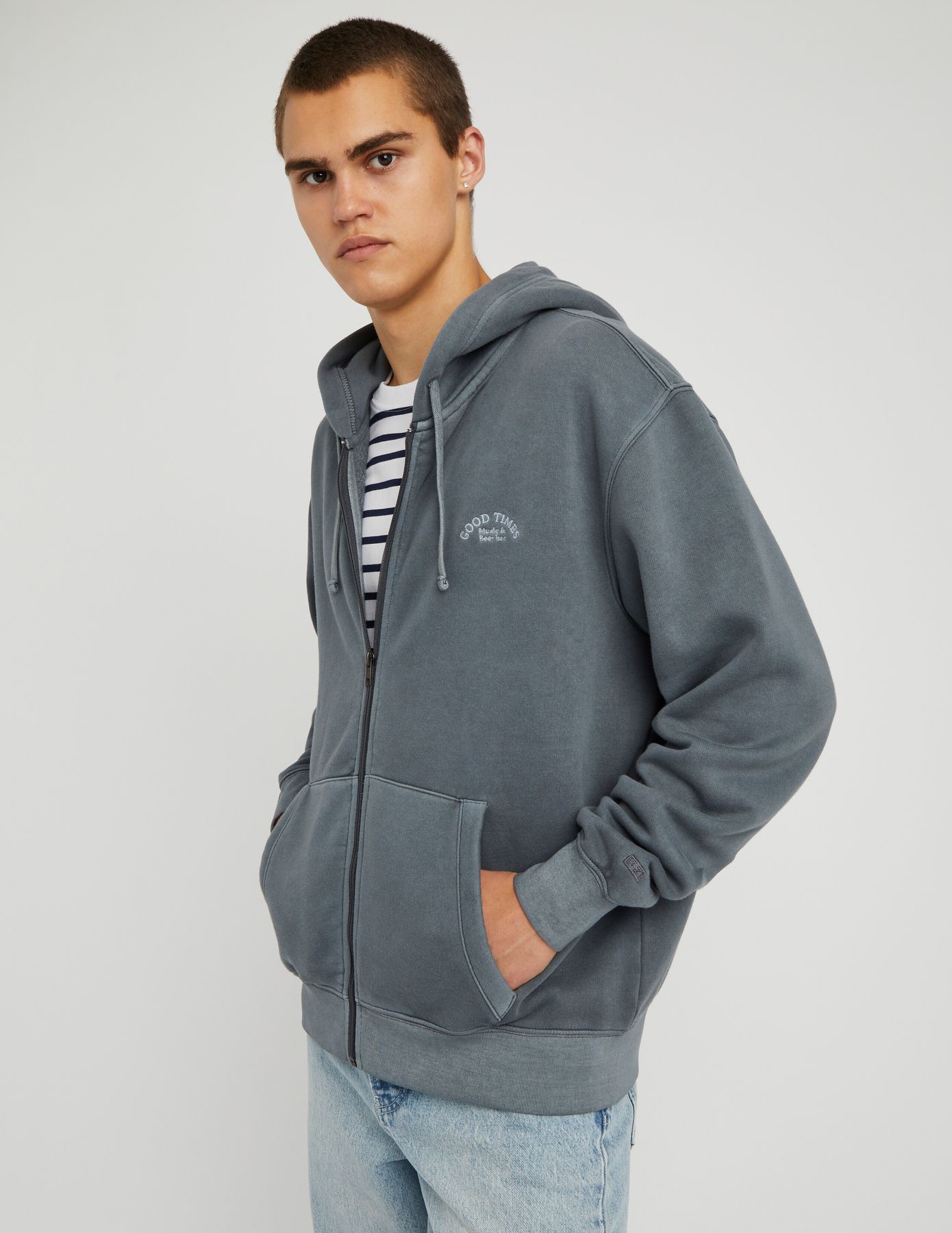 Sweat zipp&eacute; &agrave; capuche