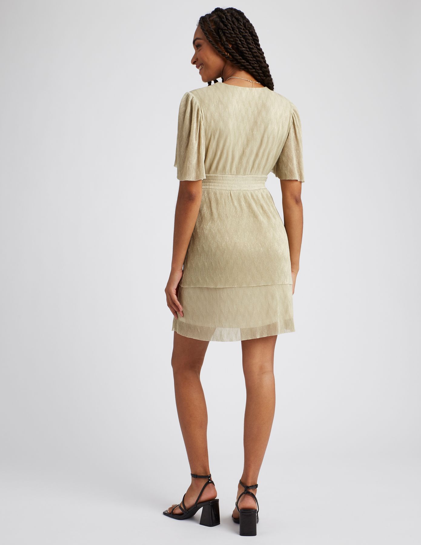 Robe courte brillante