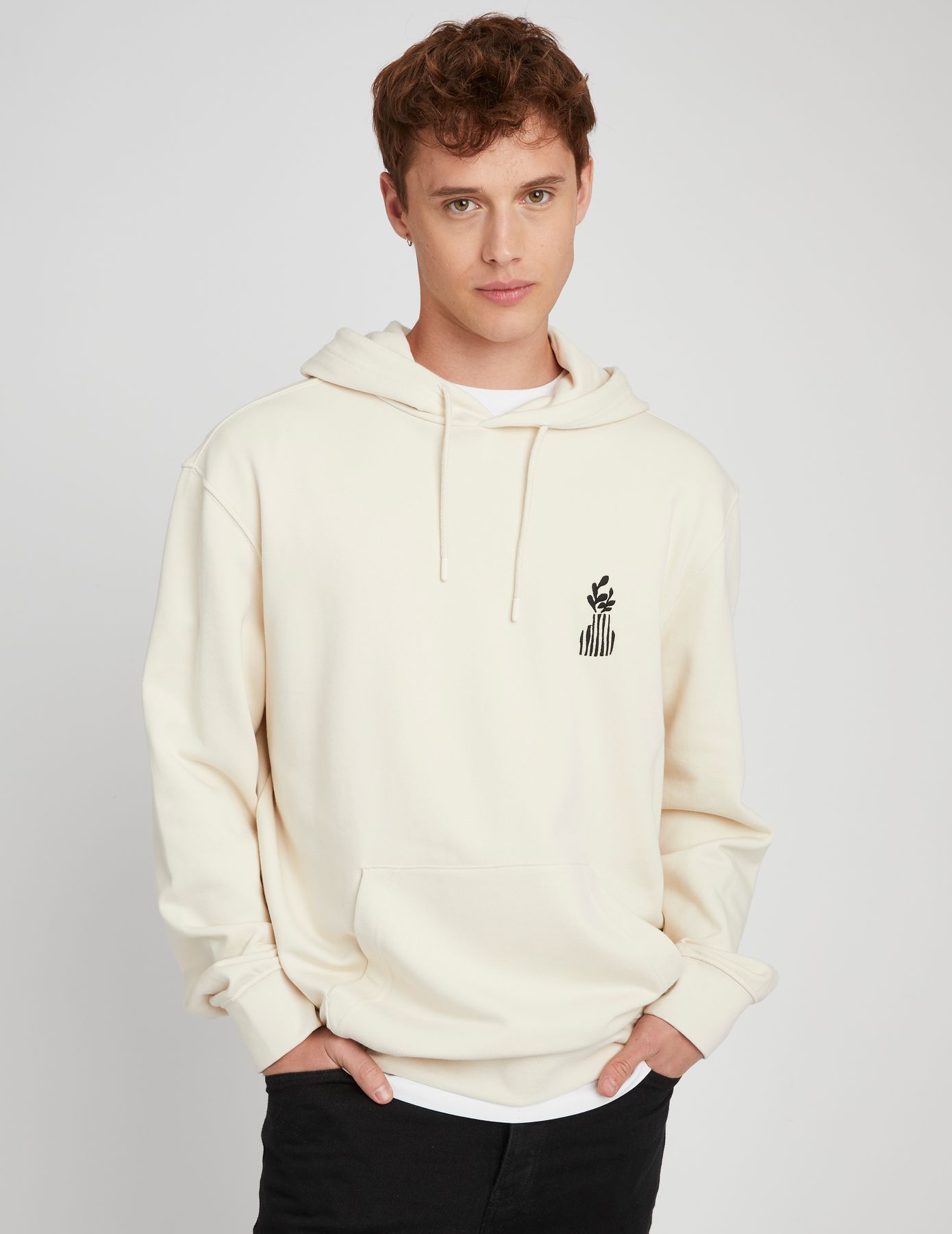 Sweat à capuche broderie poitrine