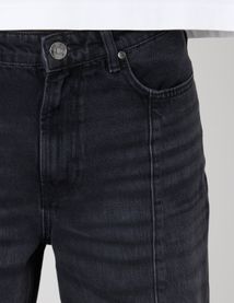 Jean loose à découpes