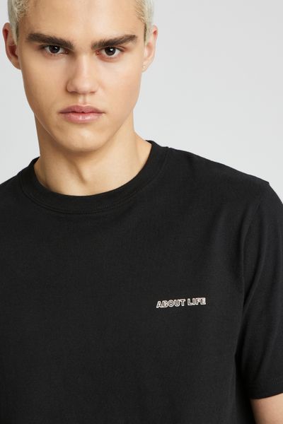 T-shirt message poitrine