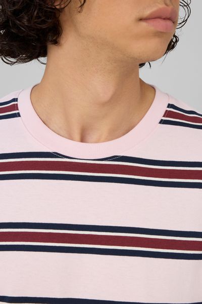 T-shirt ray&eacute;