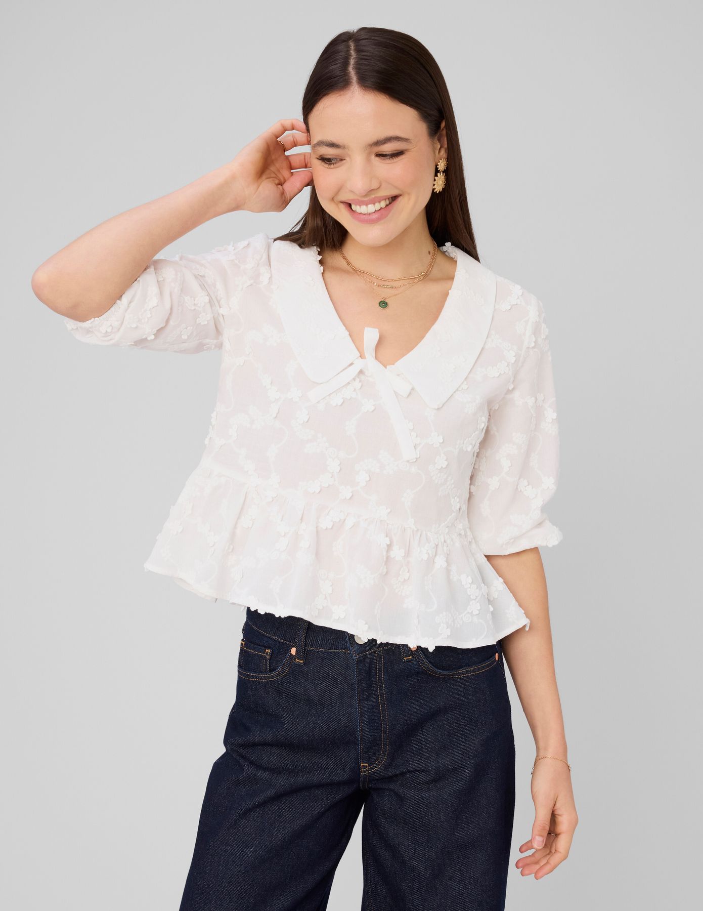 Blouse &agrave; nouer en broderies 3D