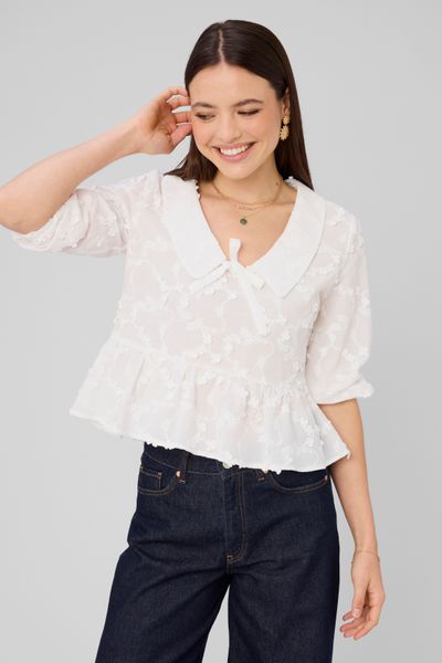 Blouse &agrave; nouer en broderies 3D