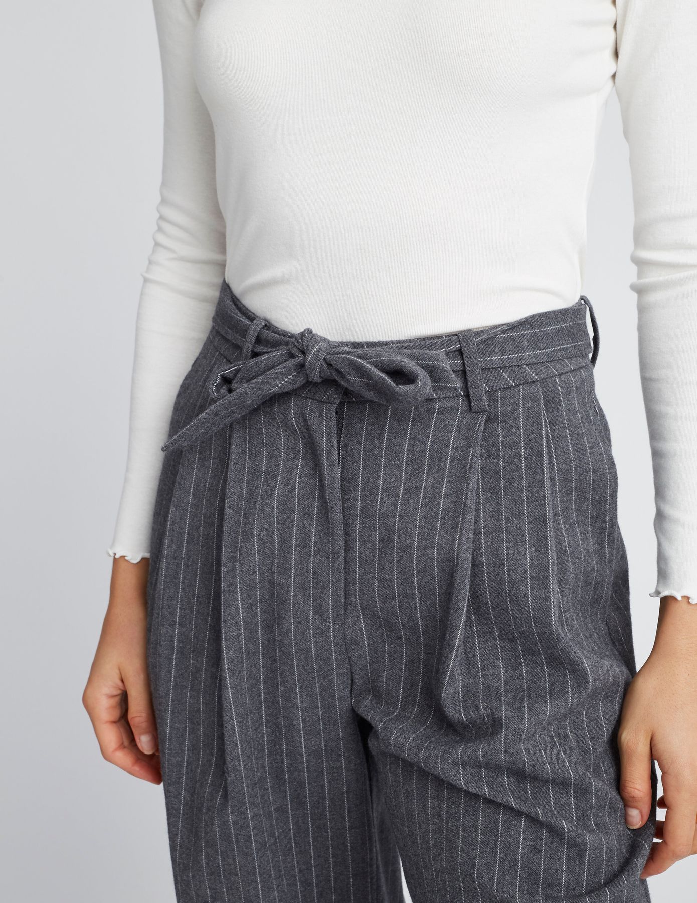 Pantalon tailleur à pinces rayé en polyester recyc