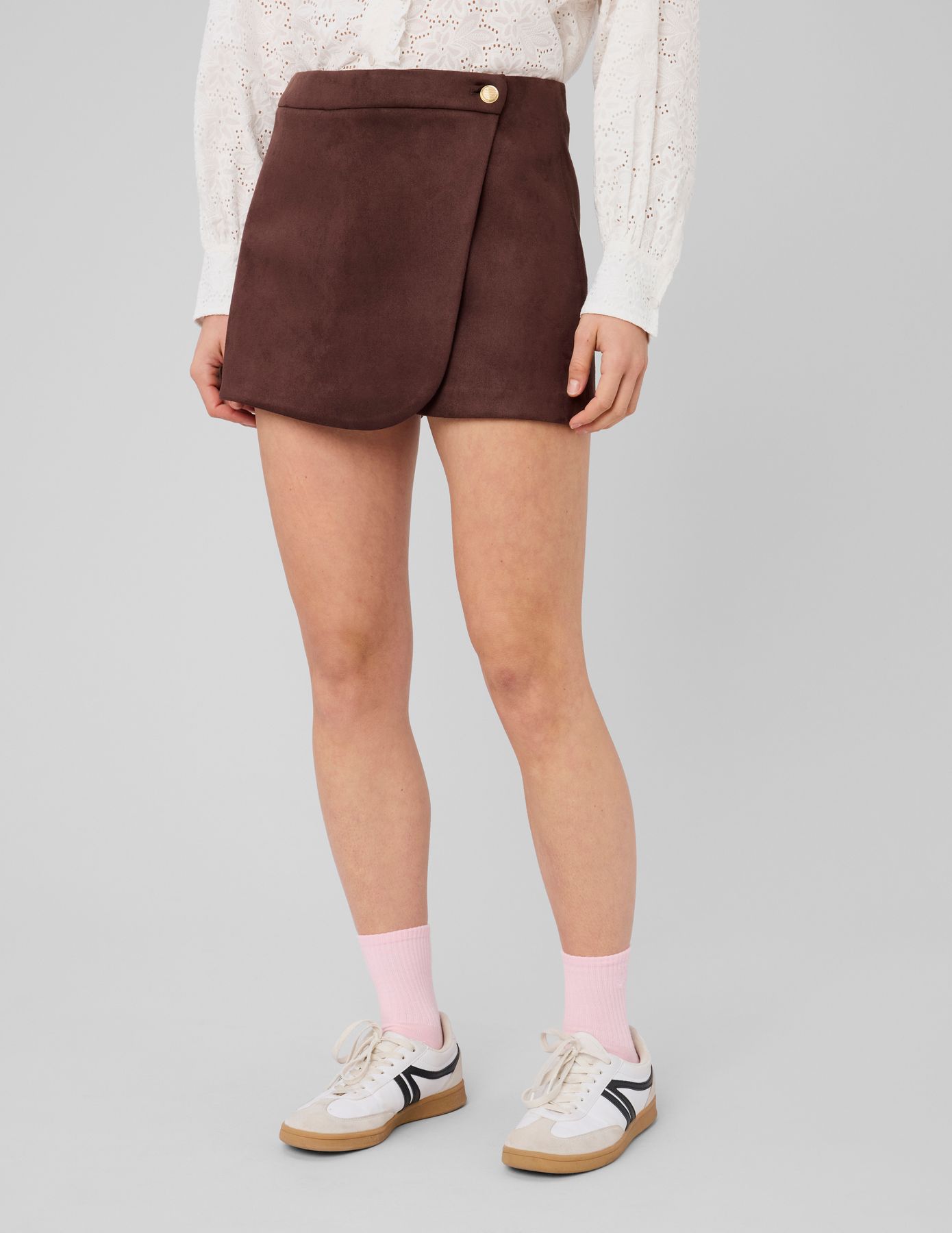 Jupe short su&eacute;dine