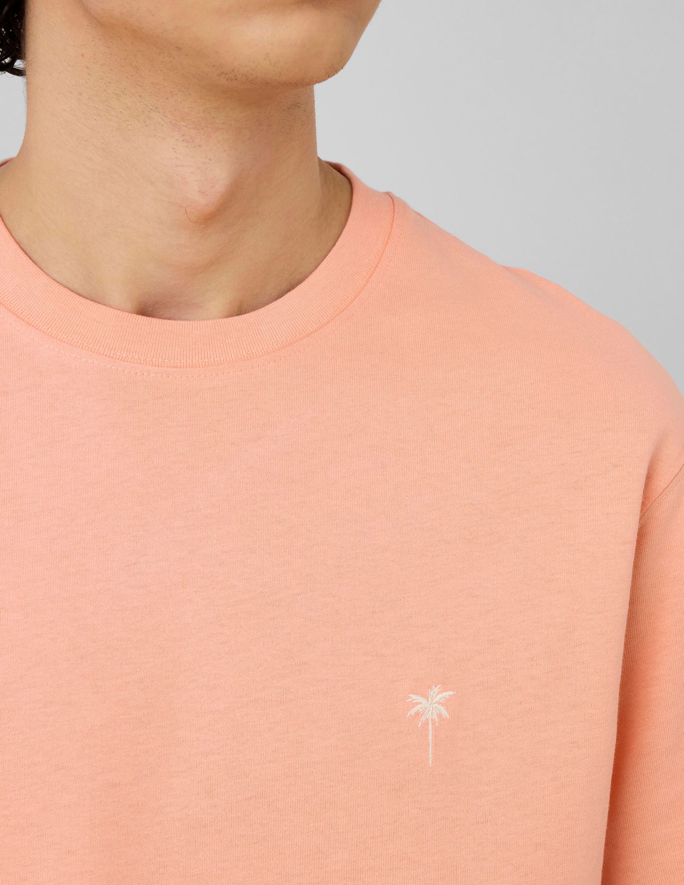 T-shirt broderie poitrine