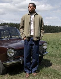 Jean skater &agrave; d&eacute;coupes