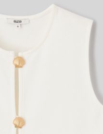 Top avec d&eacute;tails de boutons dor&eacute;s